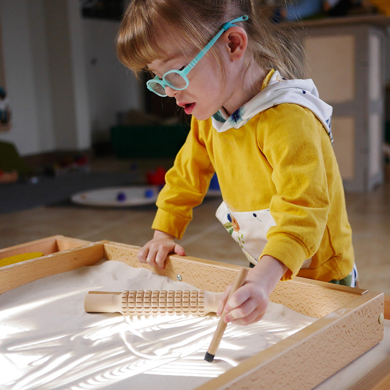 151000-SandTray-girl1.jpg