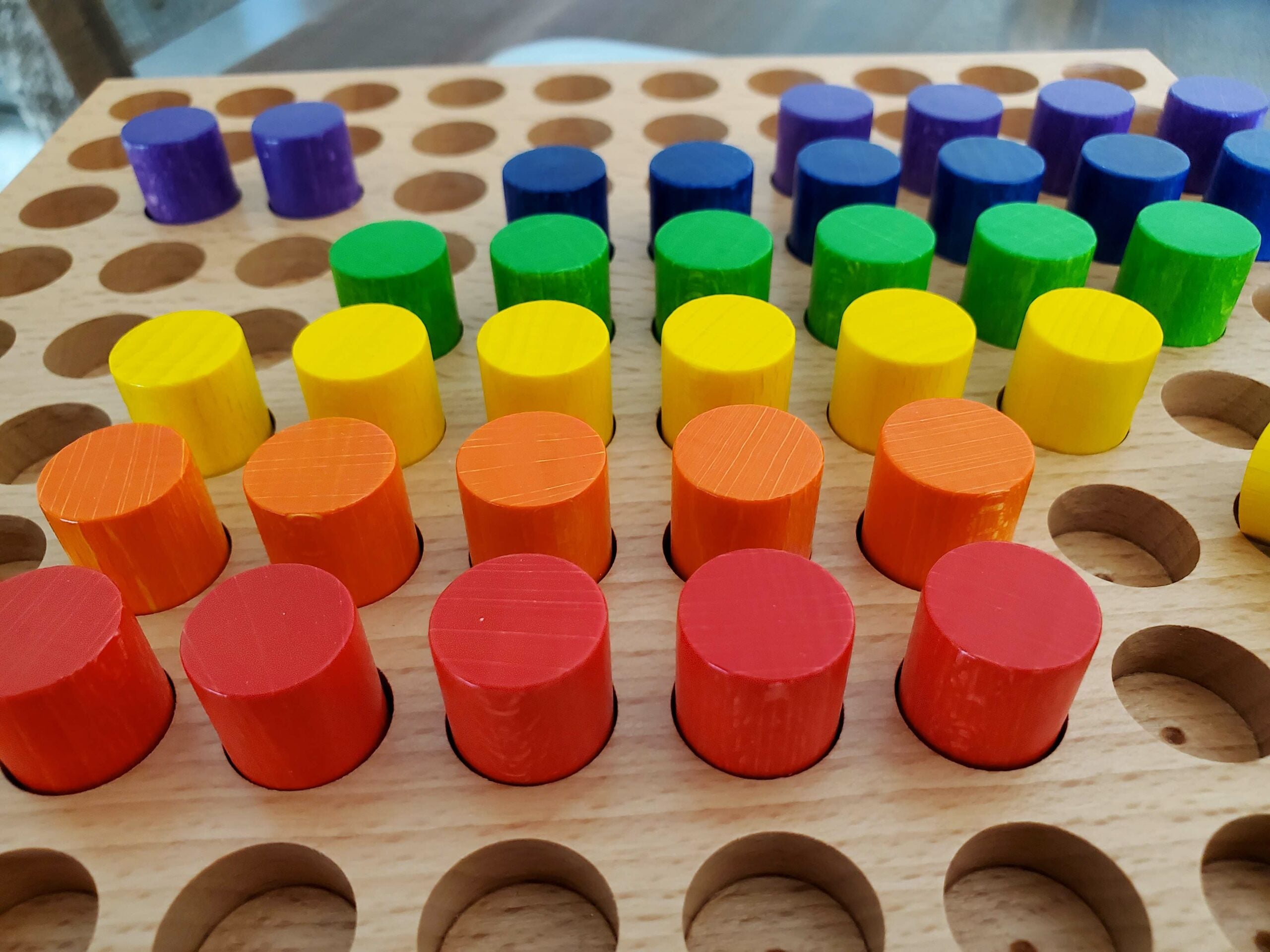 Hardwood Pegboard with Pegs