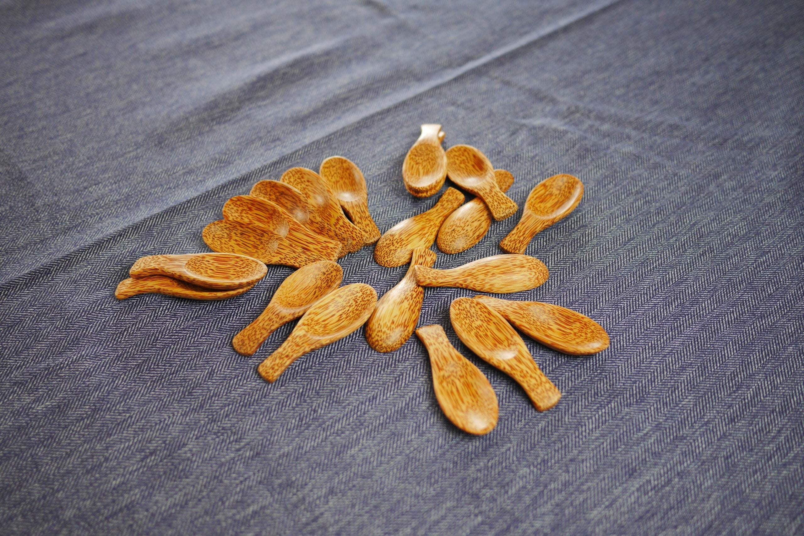 Loose Parts Natural Mix for Toddlers with 128 natural wood pieces for creative play