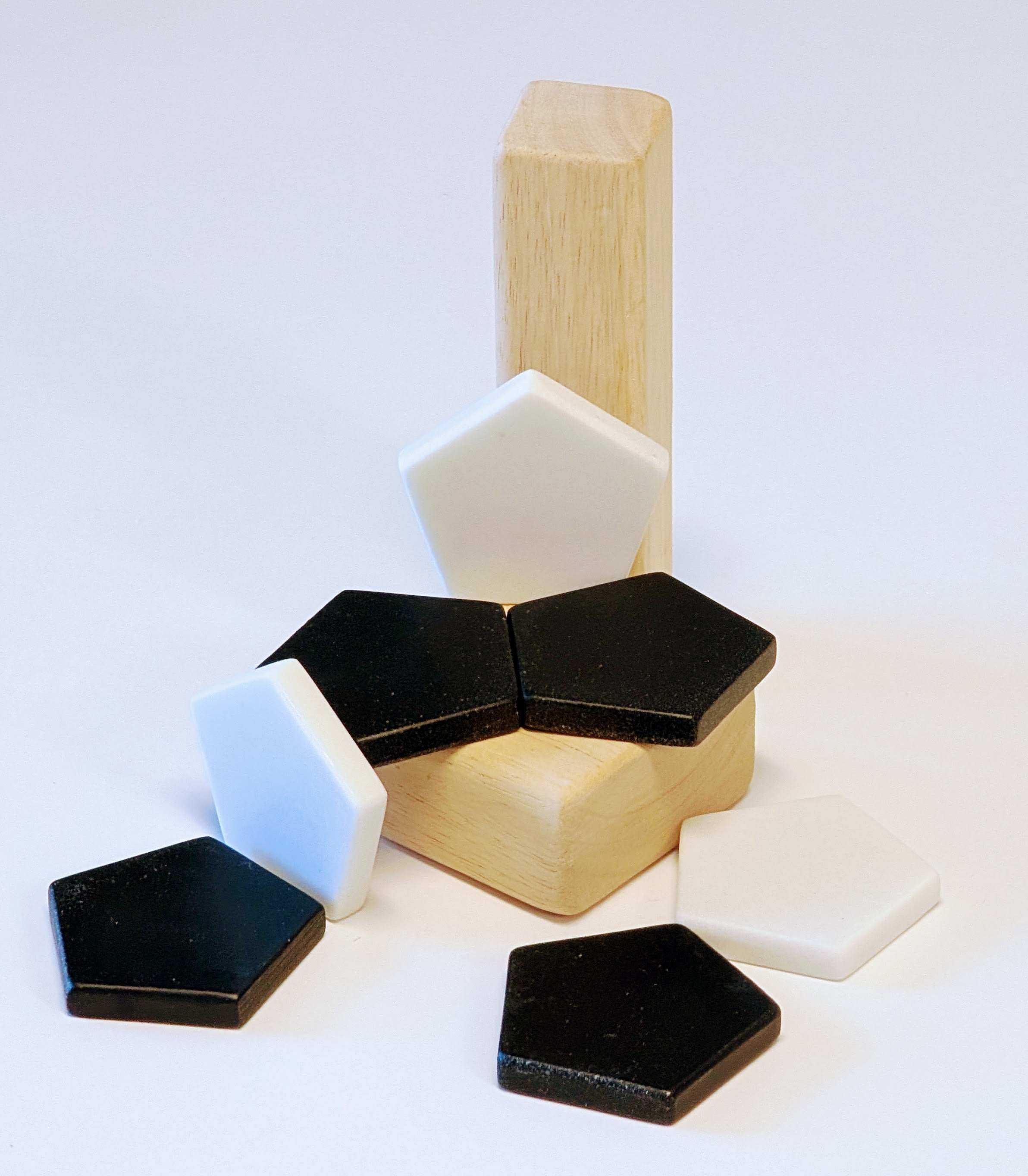 Set of 24 black and white patterning pentagons for educational use