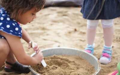 Cool Tools : Mud Kitchens and Outdoor Preschool Sensory Activities
